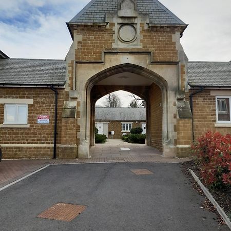 The Stables A Contractor Family 2 Bed Town House In Central Melton Mowbray Bagian luar foto