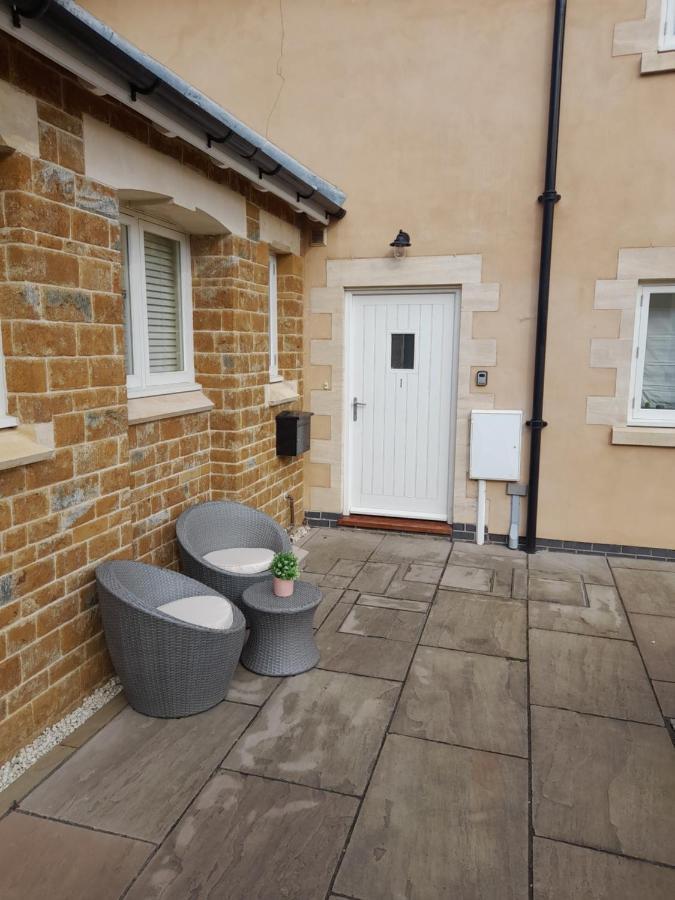 The Stables A Contractor Family 2 Bed Town House In Central Melton Mowbray Bagian luar foto