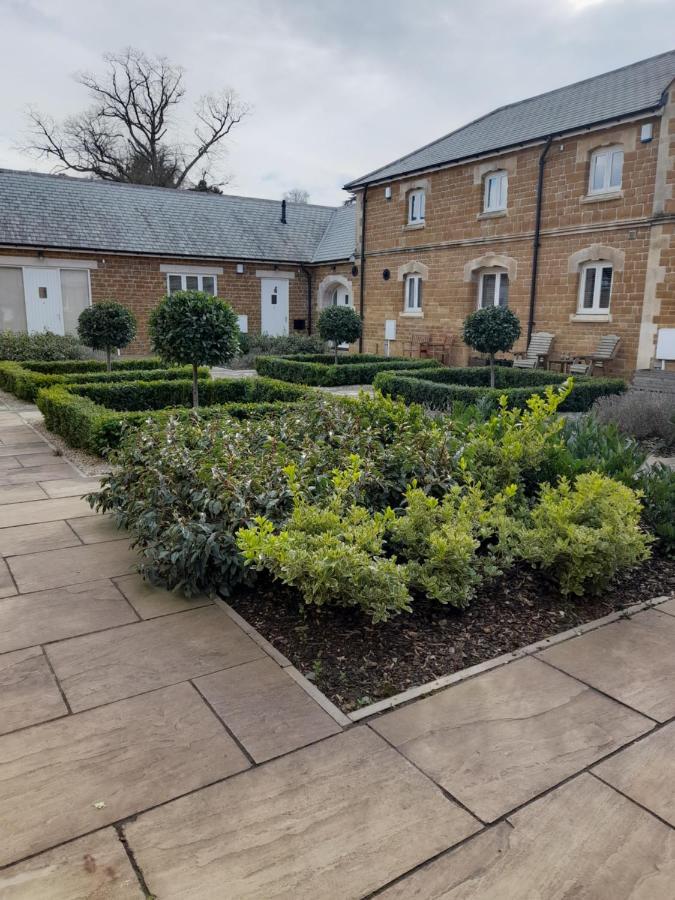 The Stables A Contractor Family 2 Bed Town House In Central Melton Mowbray Bagian luar foto