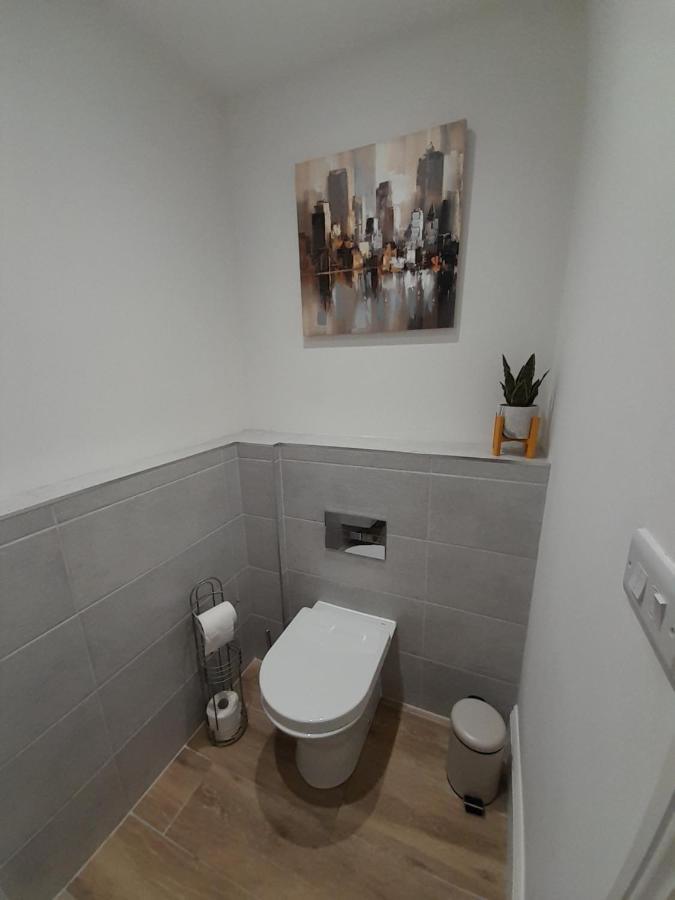 The Stables A Contractor Family 2 Bed Town House In Central Melton Mowbray Bagian luar foto